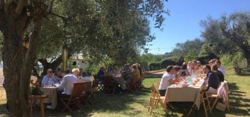 Lunch in de tuin - Vakantiehuis Frankrijk Tourrettes-sur-Loup