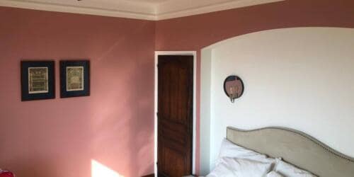 chambre-rose-bed-tourrettes-sur-loup