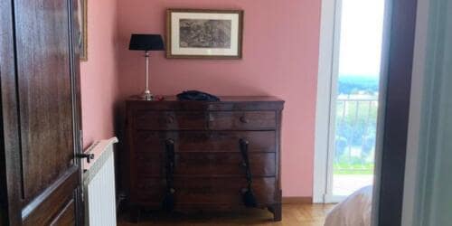 chambre-rose-tourrettes-sur-loup