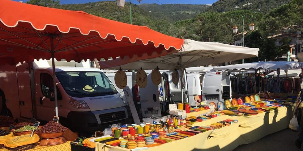 Markt aardewerk - Chateau d'Eau - Tourrettes-sur-Loup